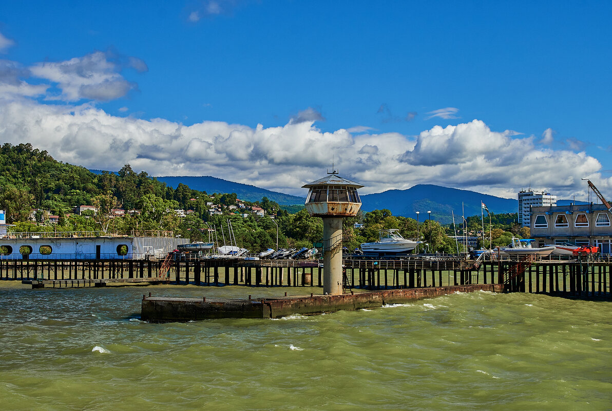 Сухумский маяк - Александр Леонов