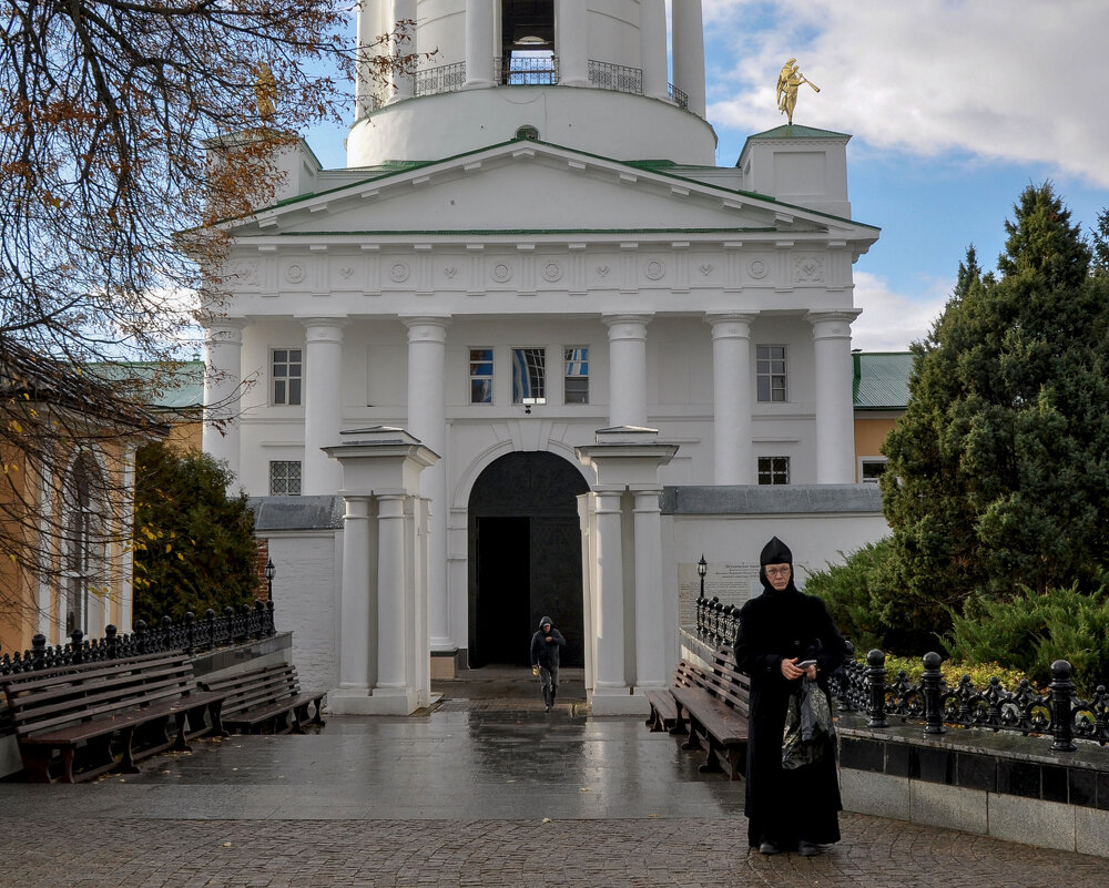 На территории Рождество-Богородицкого монастыря - Татьяна Машошина На территории Рождество-Богородицкого монастыря - Татьяна Машошина