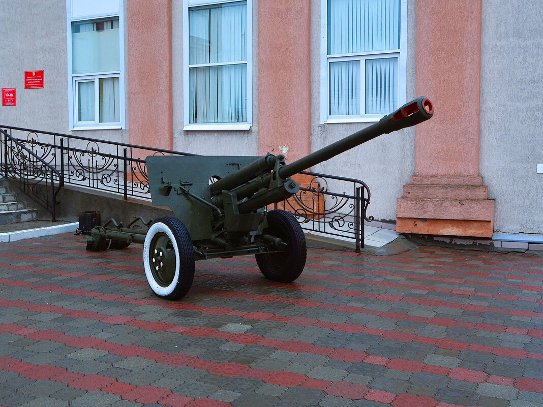 Новочебоксарск. Дивизионная 76,2-мм пушка ЗиС-3. - Пётр Чернега