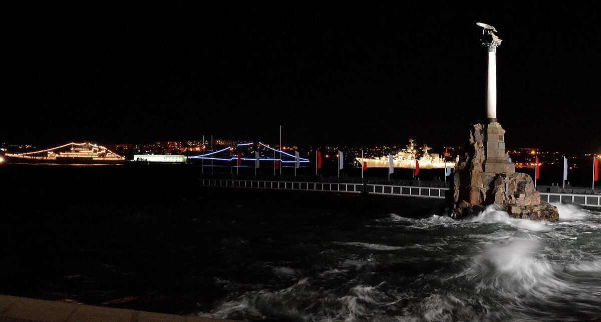 На бухту опустилась ночь. - Сергей Воротников