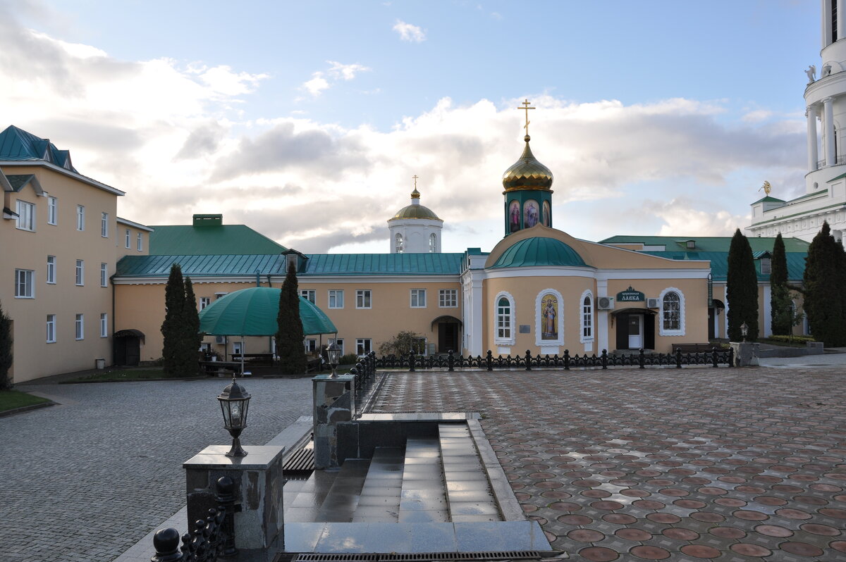 Малая каменная однопрестольная церковь на месте кельи святителя Тихона Задонского - Татьяна Машошина Малая каменная однопрестольная церковь на месте кельи святителя Тихона Задонского - Татьяна Машошина