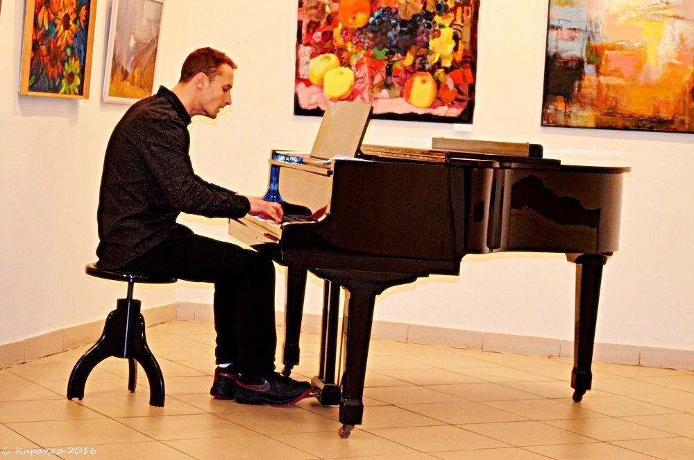 у Вернісажі - Степан Карачко