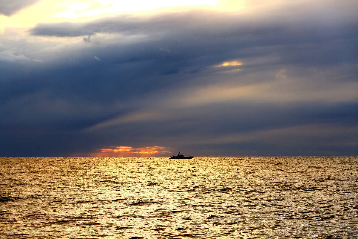 Перед ненастьем - Валерий 