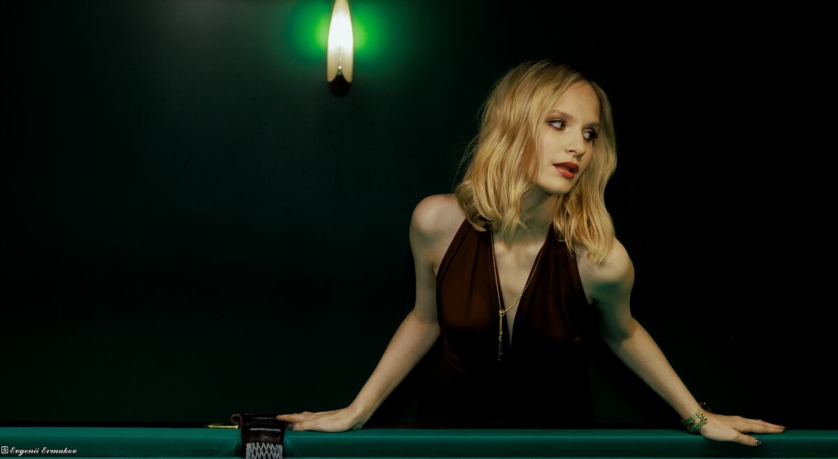 Под свечой - Евгений Ермаков