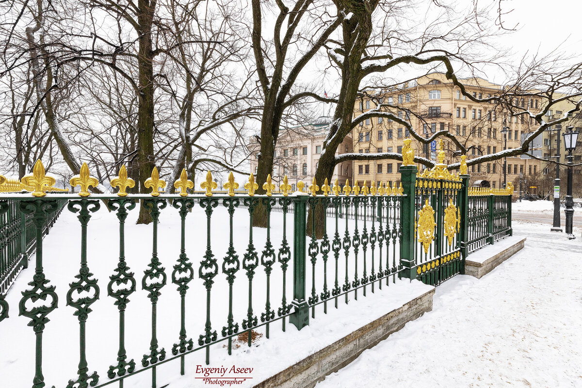 Резных оград узор  чугунный - Евгений 