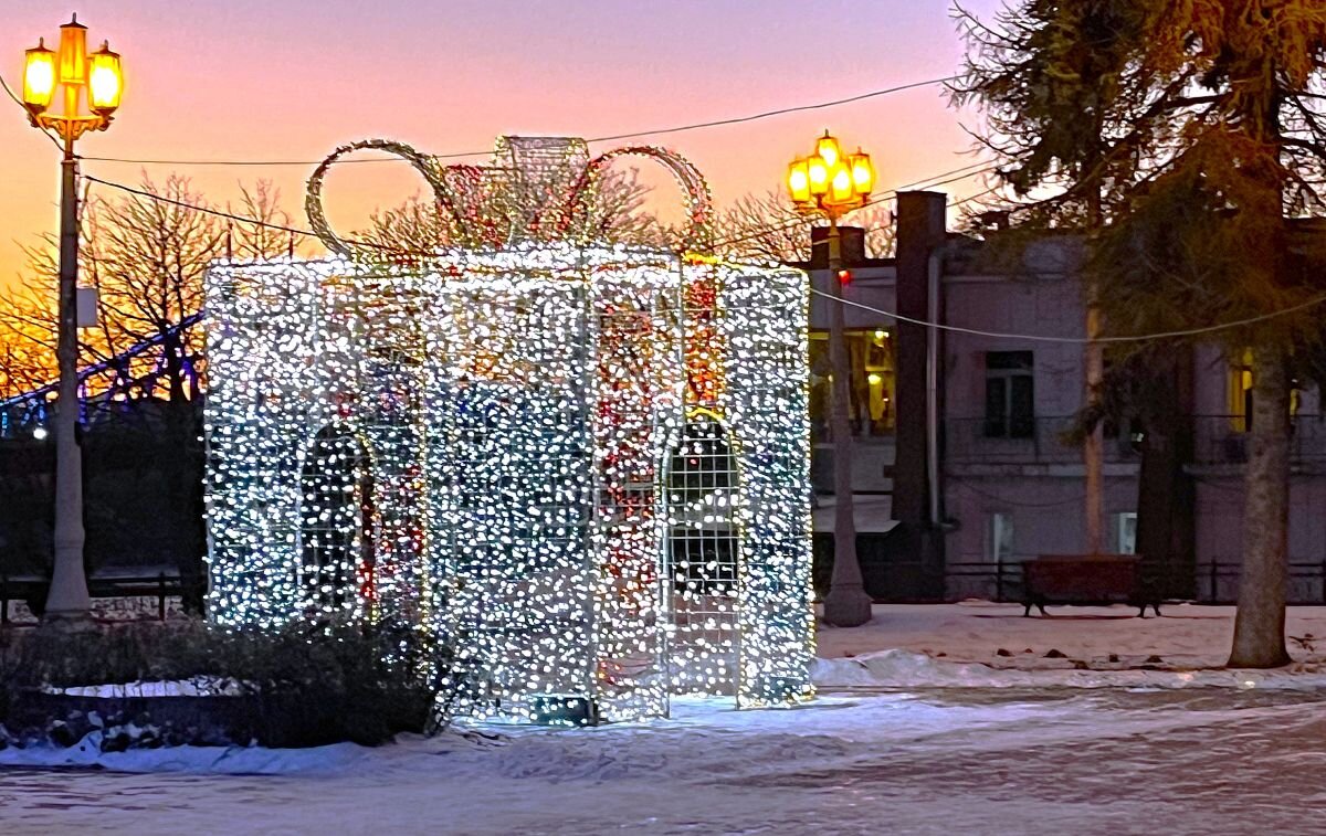 Уличное новогоднее украшение. - Olga Oskolkova