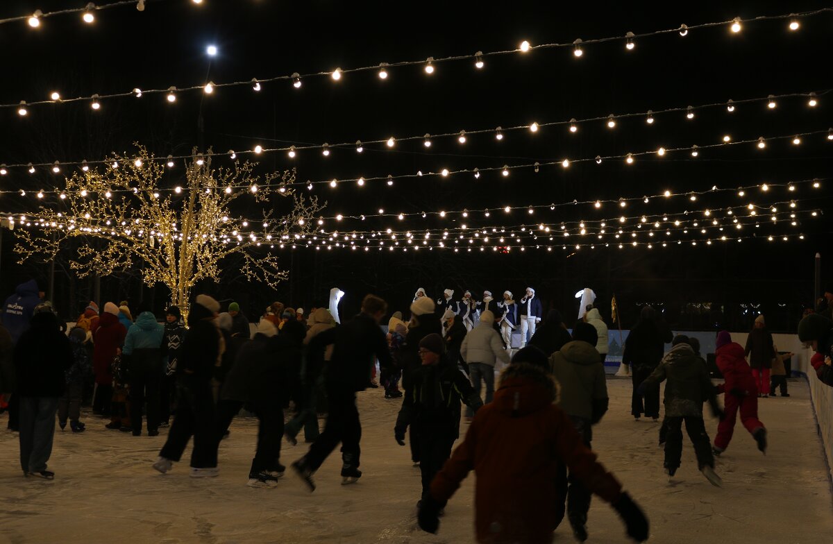 Массовые катания на открытии катка - Ольга 