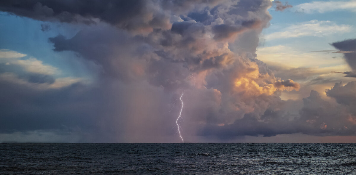 Молния. - Александр. AVG100 ---