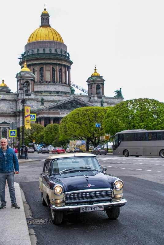 Волга на фоне Исаакиевского собора - Георгий А