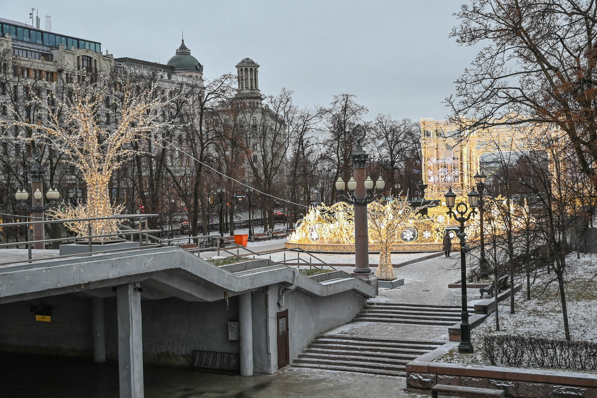 Пушкинский сквер - Сергей Лындин