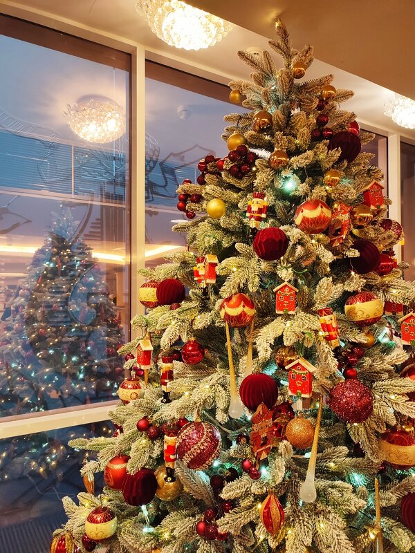 Еще одна красавица-ёлка - Ирина 