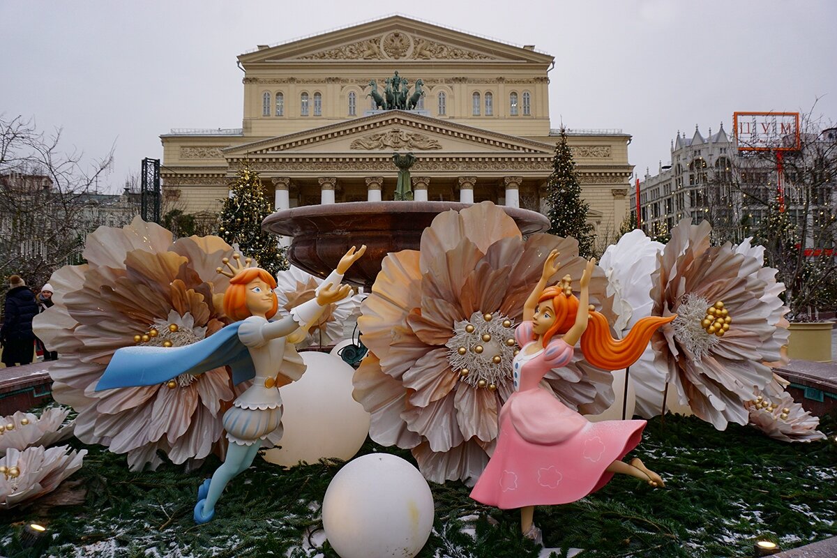 Театральная площадь - Ольга 