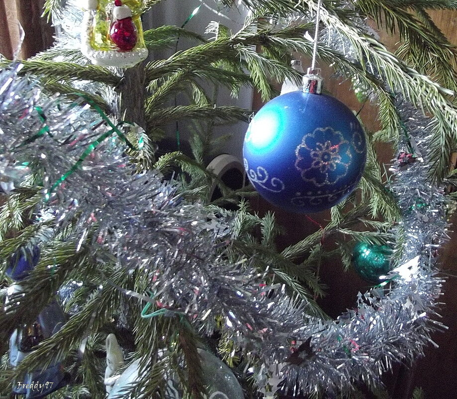 На новогодней ёлочке - Freddy 97