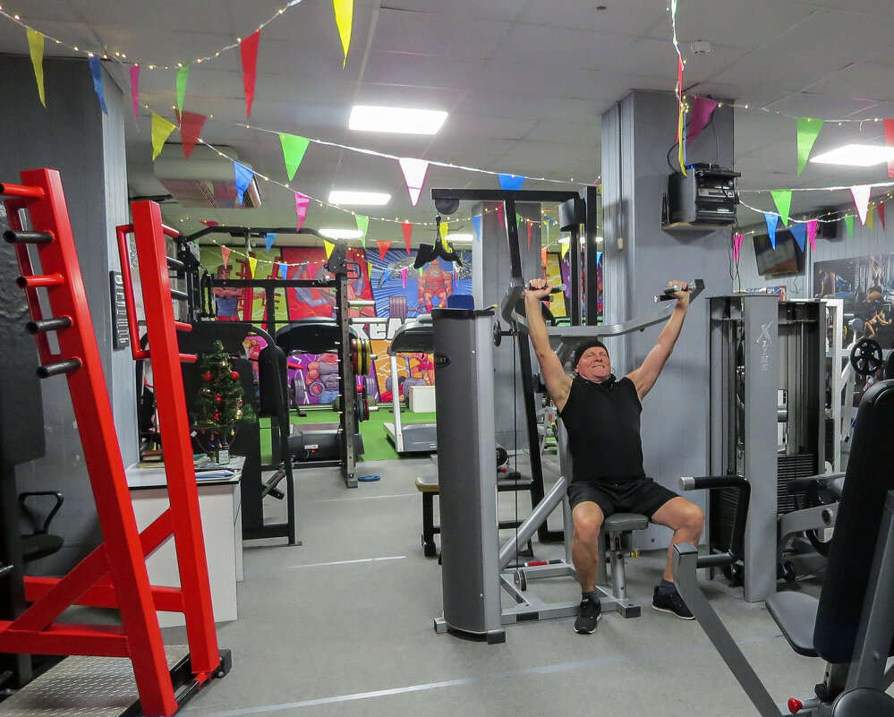 В Новогоднем зале - Сергей Цветков