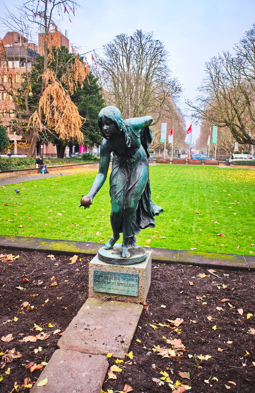 *** - Witalij Löwin