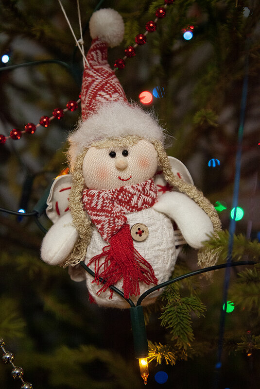 Снегурочка уже радует нас, пусть порадует и вас! С Новым годом! - Лилия *