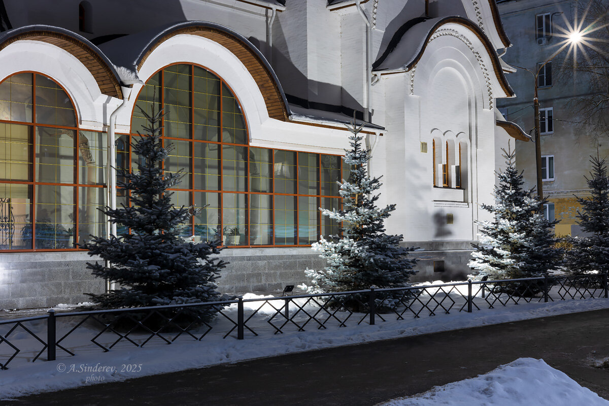 Ели около церкви - Александр Синдерёв