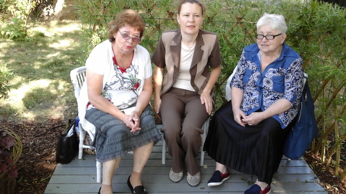 Наташа с мамой и тётей - Дмитрий Никитин