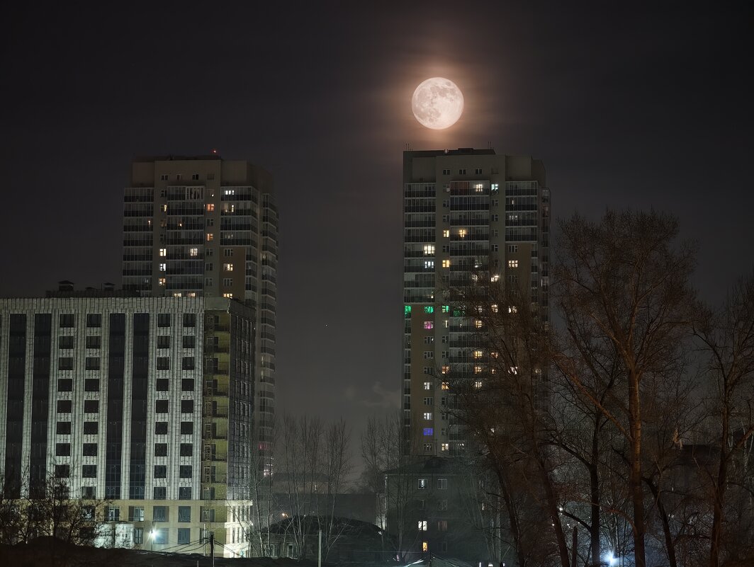 Луна над Красноярском - Борис Руднев