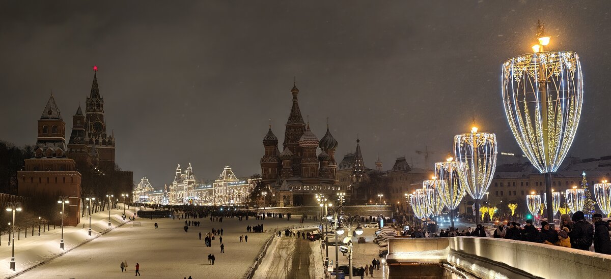 Васильевский спуск - <<< Наташа >>>