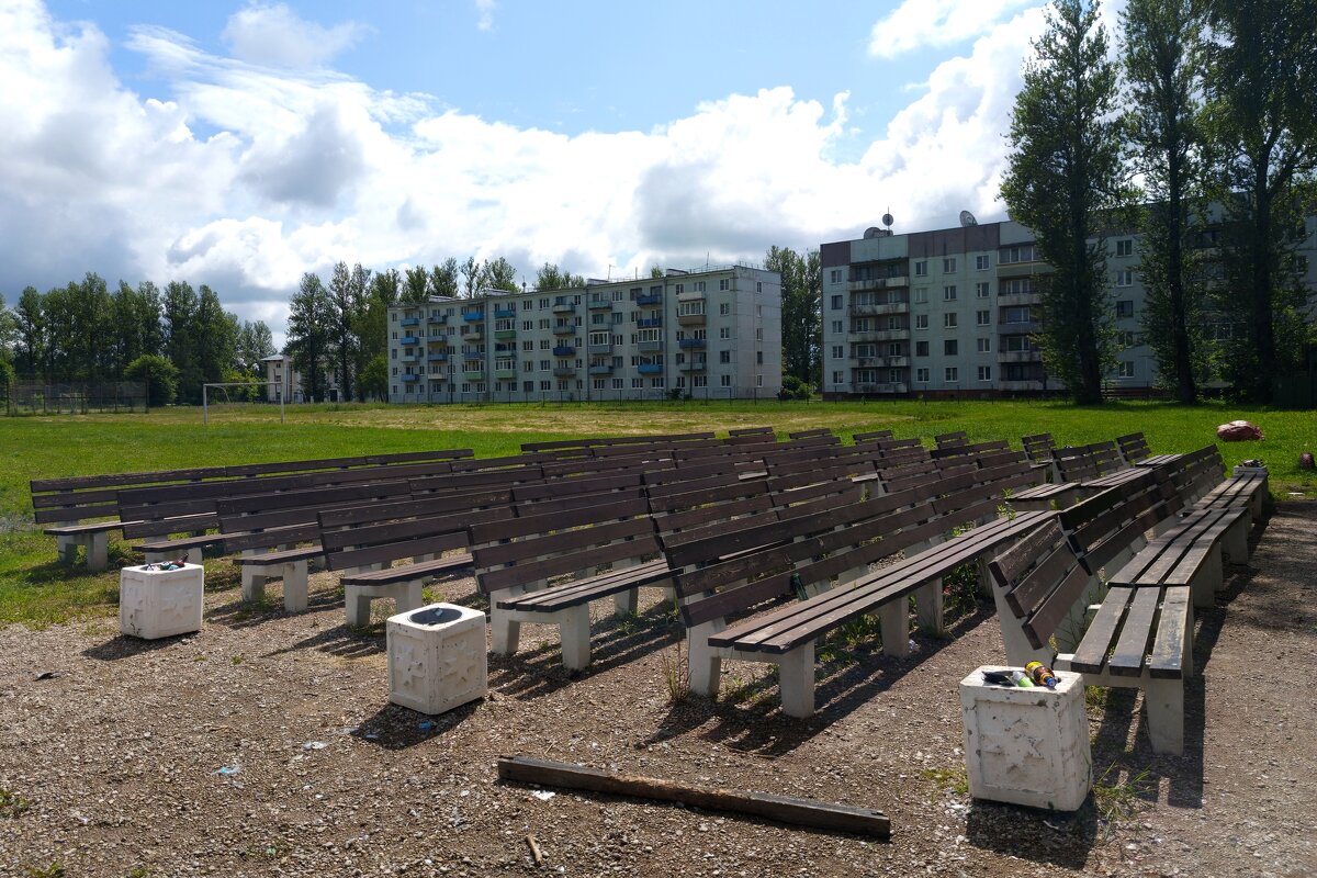 Стадион в г.Дно - Артем 