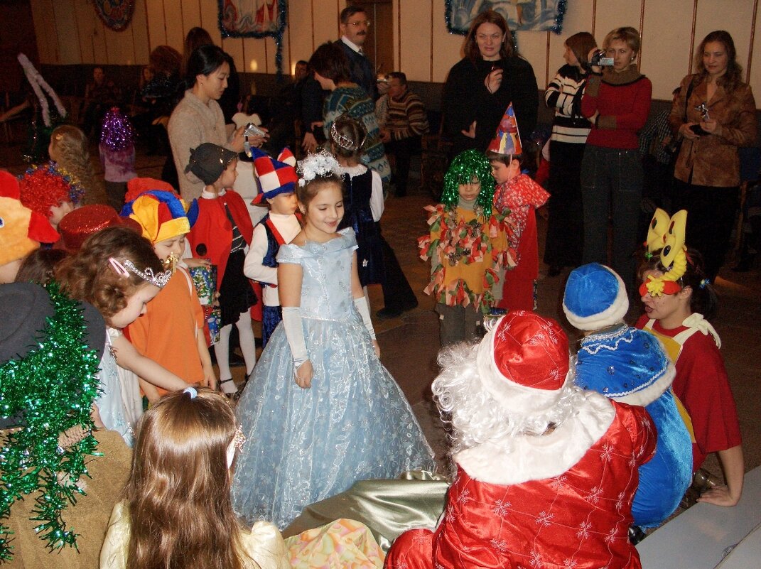 На новогоднем празднике - Галина Нестратова