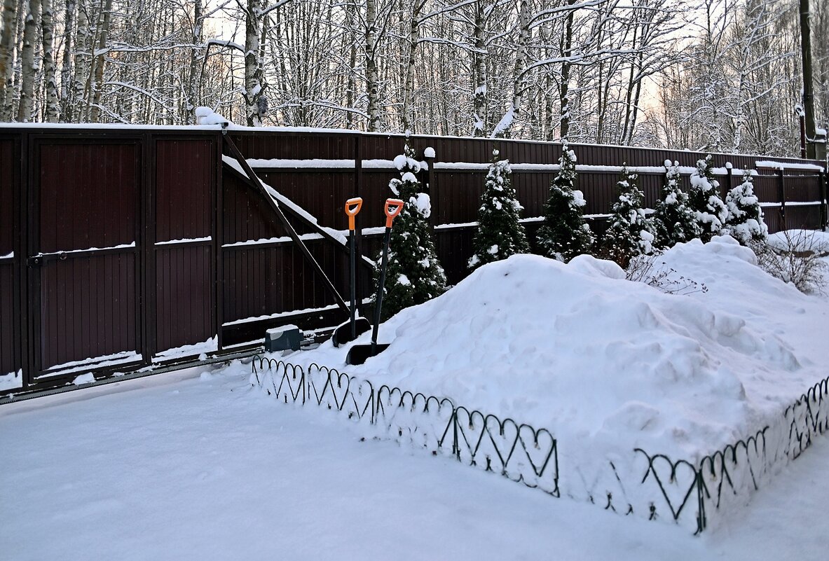 Бой со снегом продолжается - Валерий Иванович