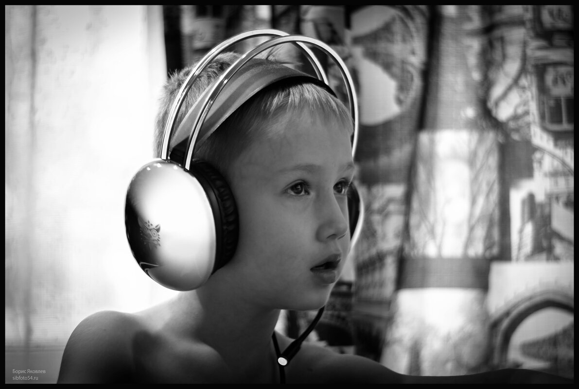 Увлечённый малыш. - Борис Яковлев