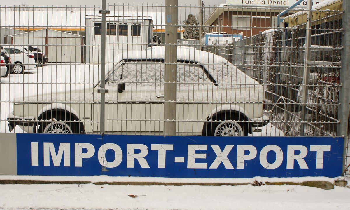 Кабриолет за забором. Зима. - Сергей Порфирьев