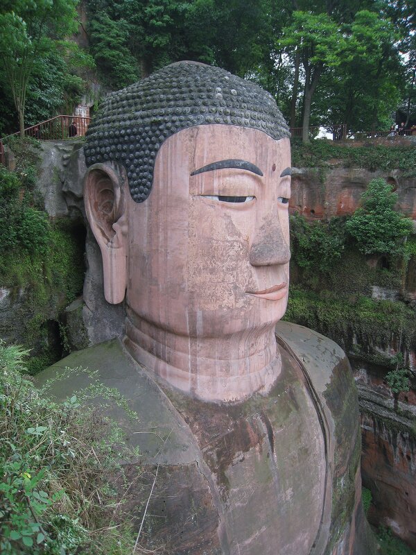 Статуя Будды в Лэшане, Китай. - unix (Илья Утропов) Статуя Будды в Лэшане, Китай. - unix (Илья Утропов)