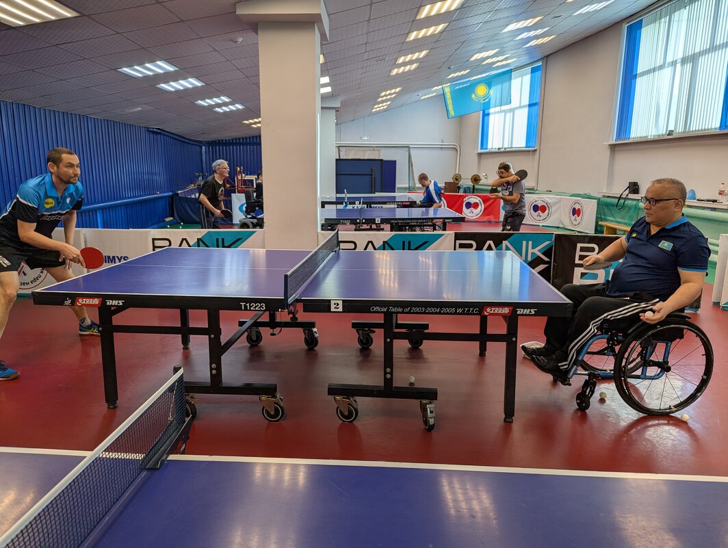 Настольный теннис - Андрей Хлопонин