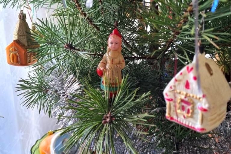 Красная Шапочка идет из церкви домой - Наталья 