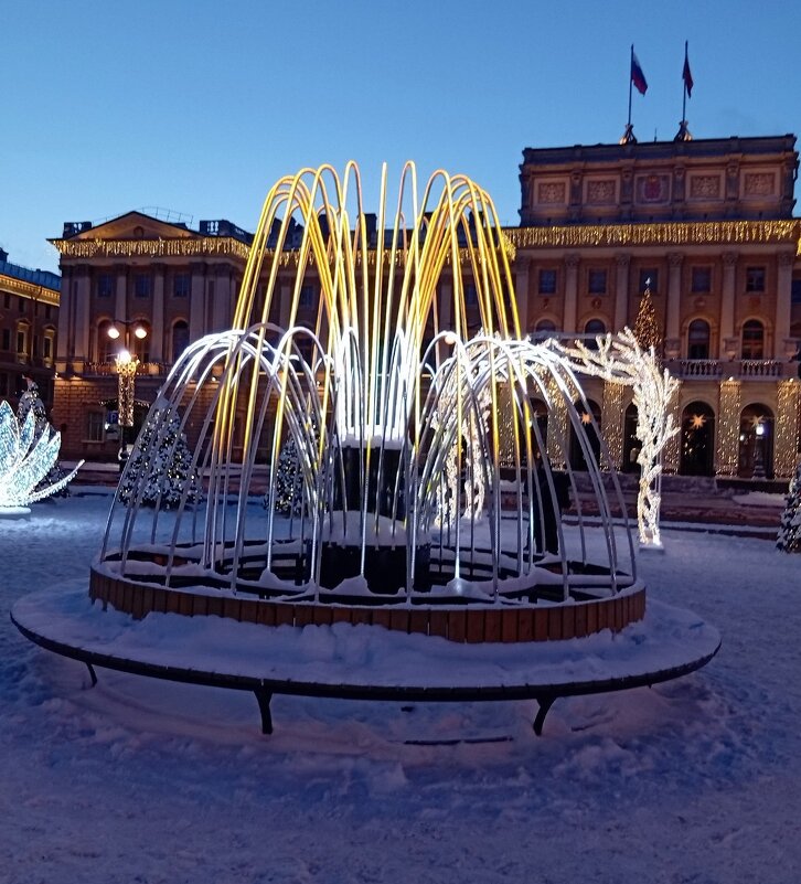 Новогодний Петербург . Зимний сад у Мариинского дворца.(Деревья из гирлянд, световые фонтаны и арки - Наталья Куликова
