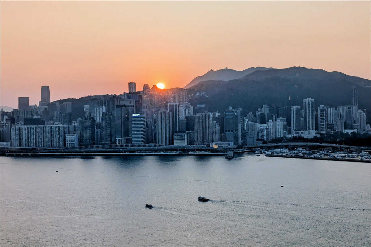 Доброе утро, Гонконг! - Валерий Готлиб Доброе утро, Гонконг! - Валерий Готлиб