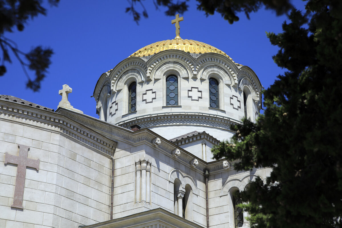 Фрагмент фасада. Свято-Владимирский храм, Херсонес - Леонид Фрагмент фасада. Свято-Владимирский храм, Херсонес - Леонид