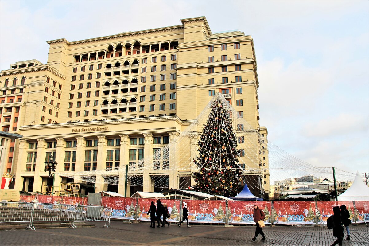 НОВОГОДНЯЯ ЕЛКА НА МАНЕЖНОЙ ПЛОЩАДИ У ГОСТИНИЦЫ МОСКВА - Валентина НОВОГОДНЯЯ ЕЛКА НА МАНЕЖНОЙ ПЛОЩАДИ У ГОСТИНИЦЫ МОСКВА - Валентина
