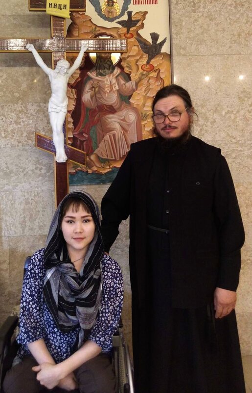 Батюшка и прихожанка храма - Георгиевич 