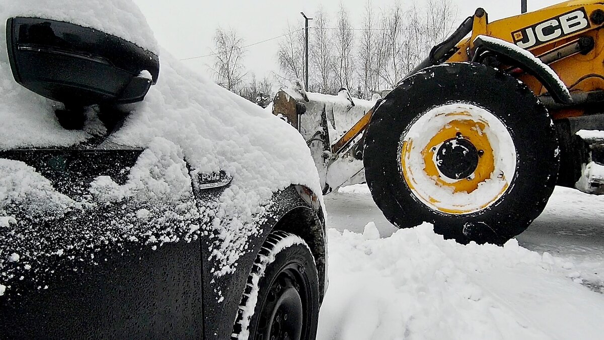 Борьба со снегом продолжается - Валерий Иванович