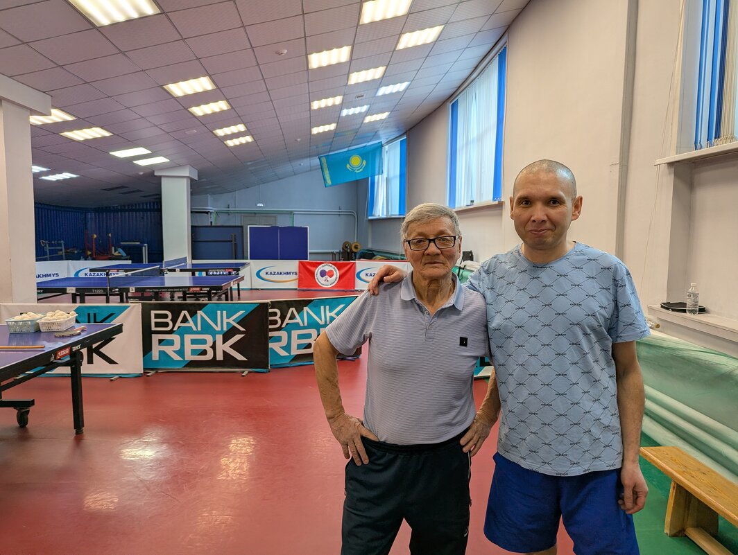 Друзья - Андрей Хлопонин