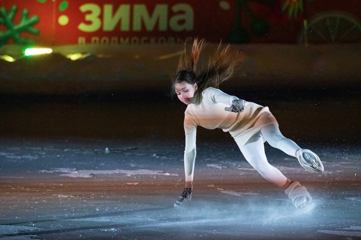 Ксения Синицына. - Виктор Евстратов