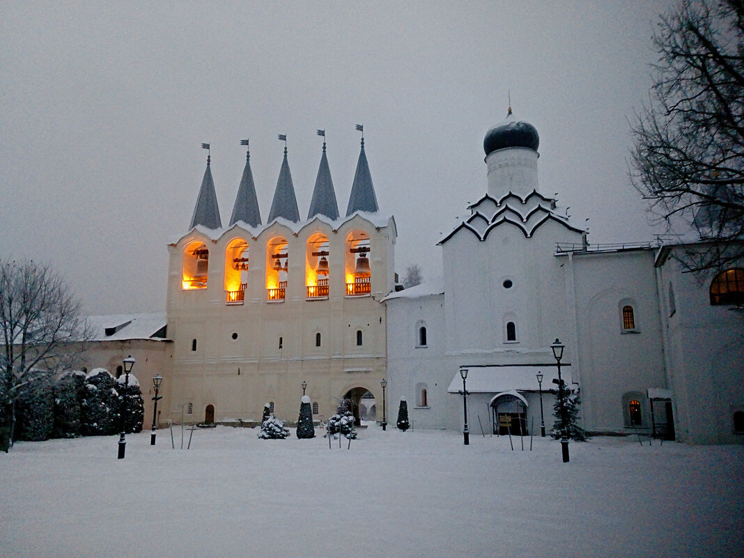 Зимний вечер в монастыре - Сергей Кочнев