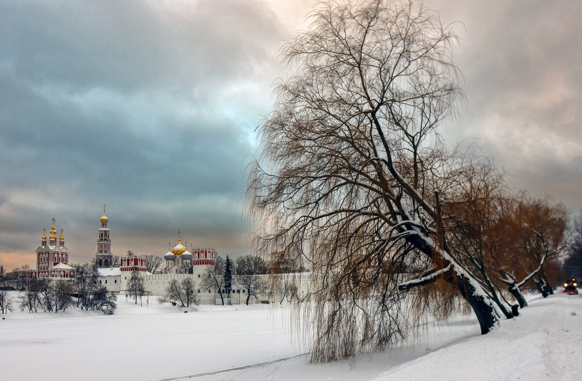Нводевичий монастырь - skijumper Иванов