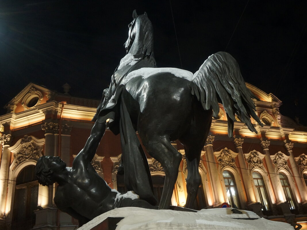 на Аничковом мосту - zavitok *