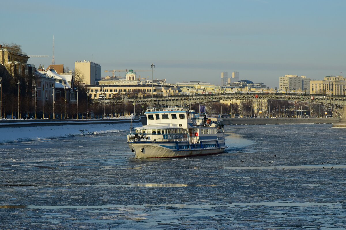 В то время, когда корабли бороздят просторы... - Наталья Вязигина