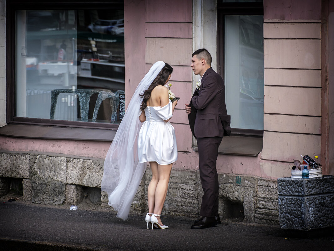 Заблудились в городе. - Александр 