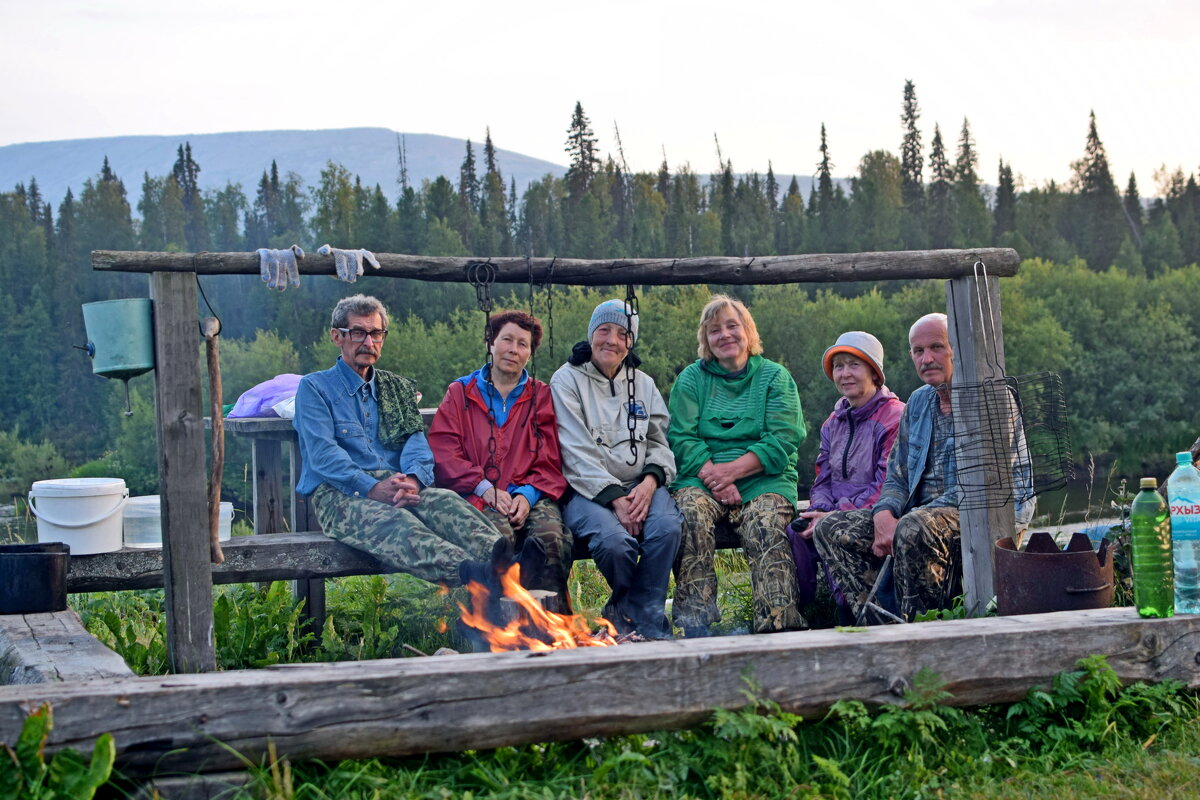 У костра на лавочке. - ВикТор Быстров У костра на лавочке. - ВикТор Быстров