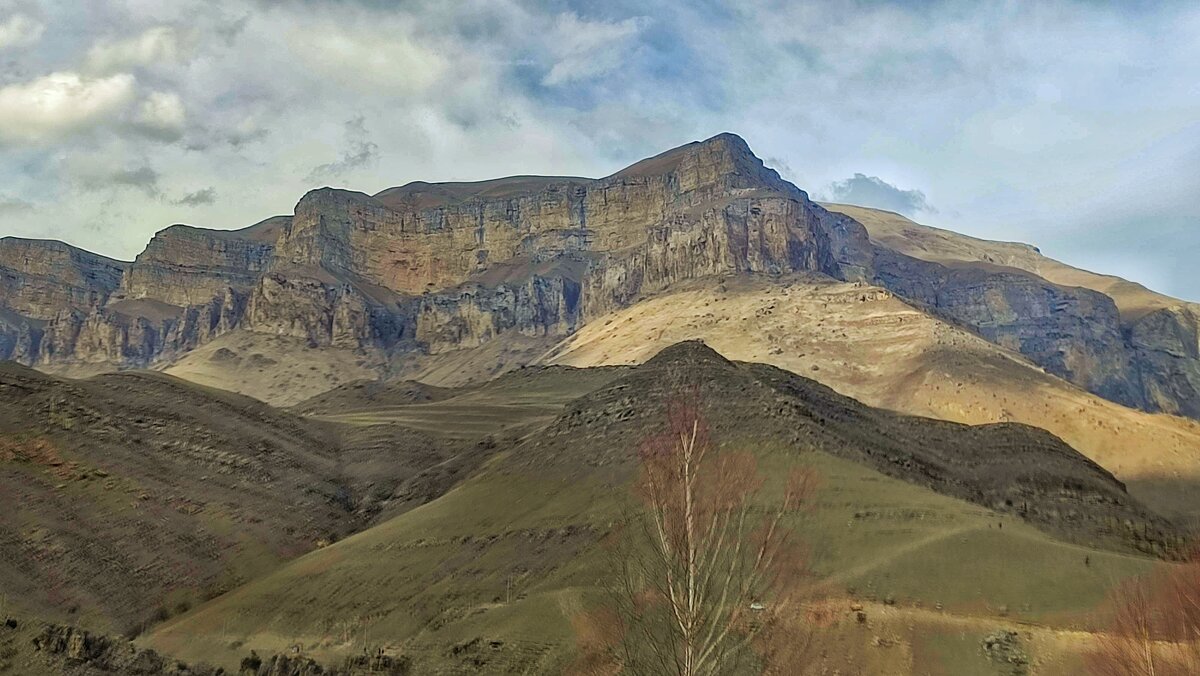 Горы рядом с озером Гижгит - Мариша Горы рядом с озером Гижгит - Мариша