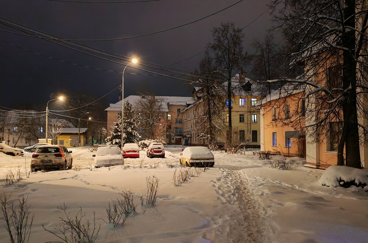 В городке периферийном... - Вячеслав Минаев В городке периферийном... - Вячеслав Минаев