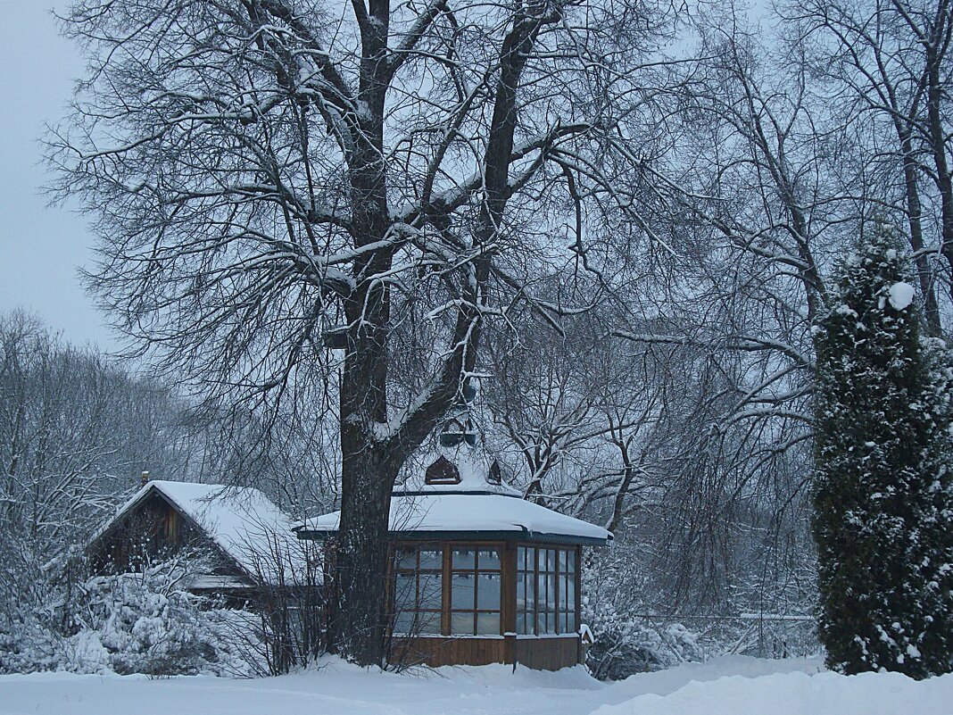 Территория монастыря - Лидия Бусурина Территория монастыря - Лидия Бусурина