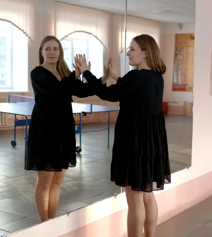 у зеркала - Сергей Владимирович Егоров